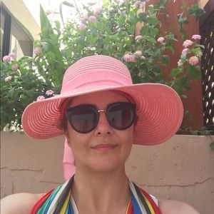 Meet your Posher, Hedy